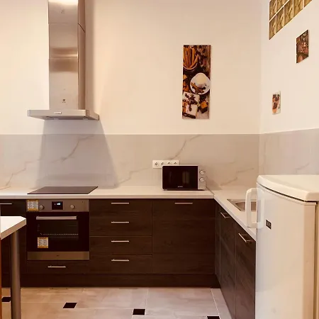 West Daire Budapeşte