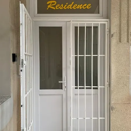 West * Будапешт