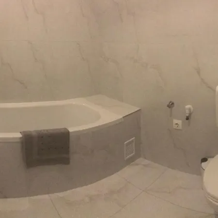 West Апартаменты